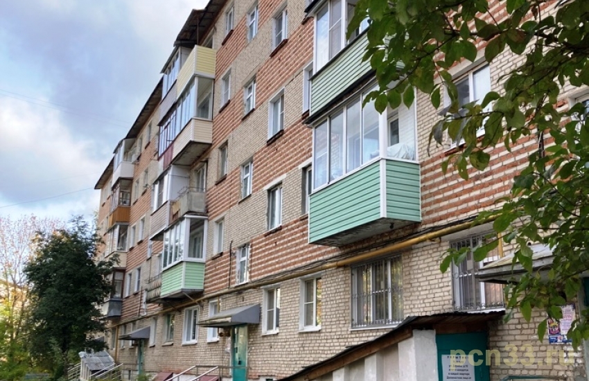 Продаю двухкомнатную в центре
