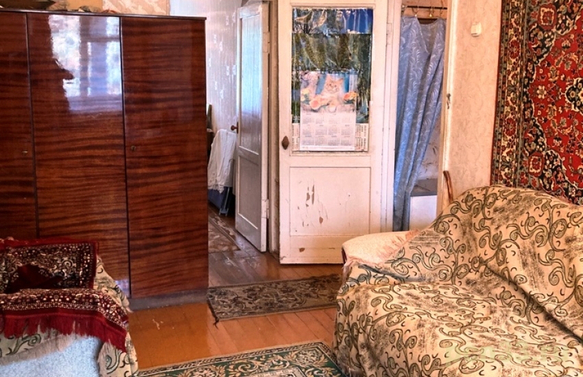 Продаю двухкомнатную в центре