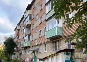 Продаю двухкомнатную в центре