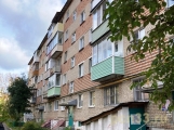 Продаю двухкомнатную в центре