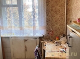 Продаю двухкомнатную в центре